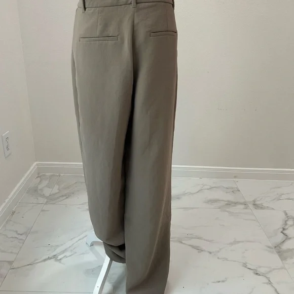 Aritzia The Effortless Plant Pleated High-Waist Wide-Leg Pants in Taupe - Picture 8 of 9